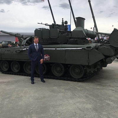 Международный военно-технический форум «Армия 2019» -  военная техника вид слева
